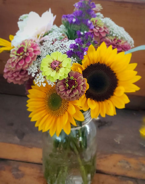 BEAUTIFUL BLOOMS MASON JAR BOUQUET